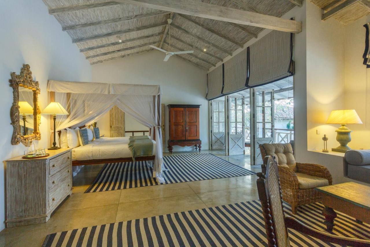 (2500 m²), 4 Schlafzimmer und 4 eigene Badezimmer in Thalpe Habaraduwa Central Exterior foto