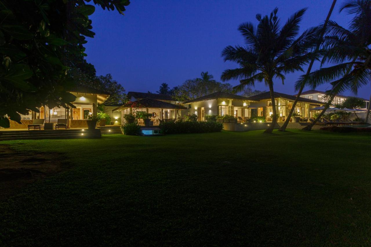 (2500 m²), 4 Schlafzimmer und 4 eigene Badezimmer in Thalpe Habaraduwa Central Exterior foto