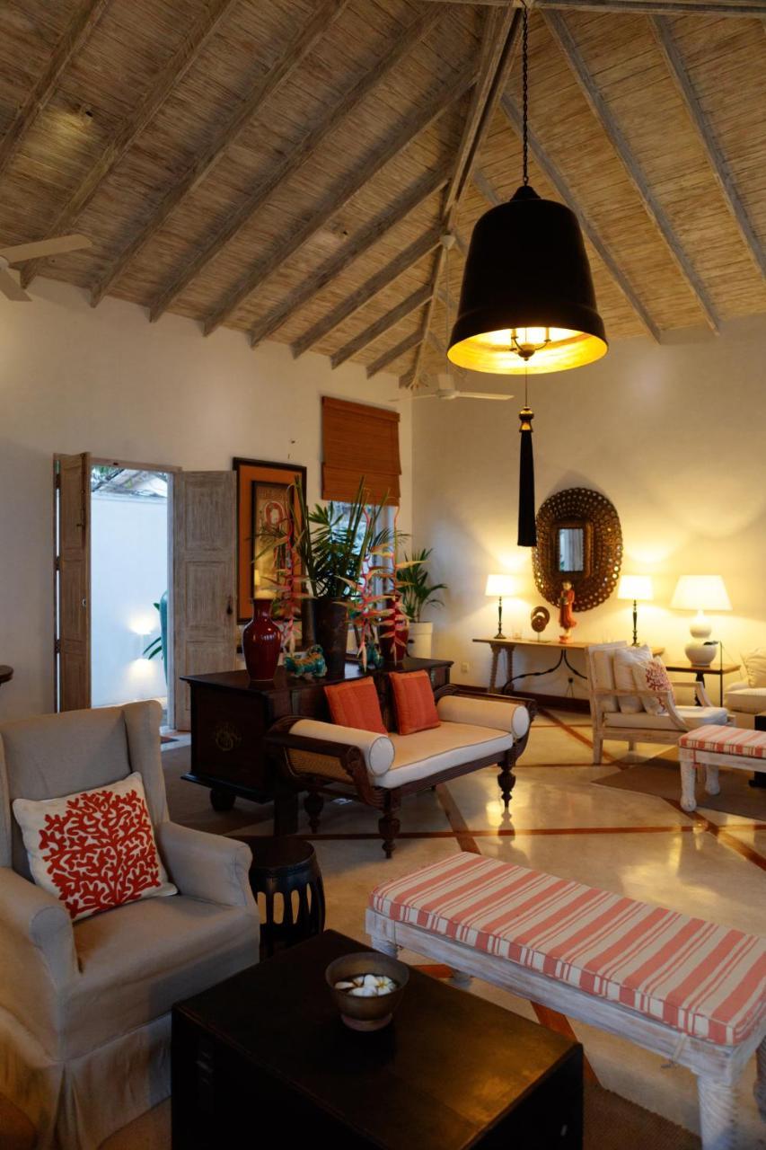 (2500 m²), 4 Schlafzimmer und 4 eigene Badezimmer in Thalpe Habaraduwa Central Exterior foto