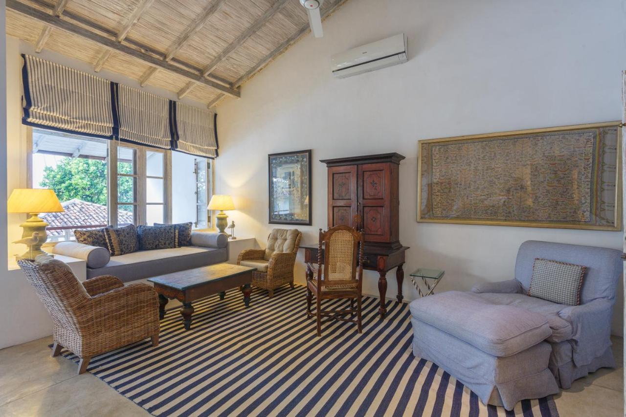 (2500 m²), 4 Schlafzimmer und 4 eigene Badezimmer in Thalpe Habaraduwa Central Exterior foto
